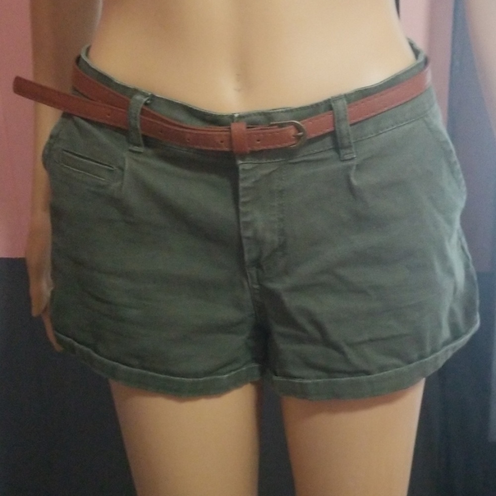 Shorts - Picture 2 of 4